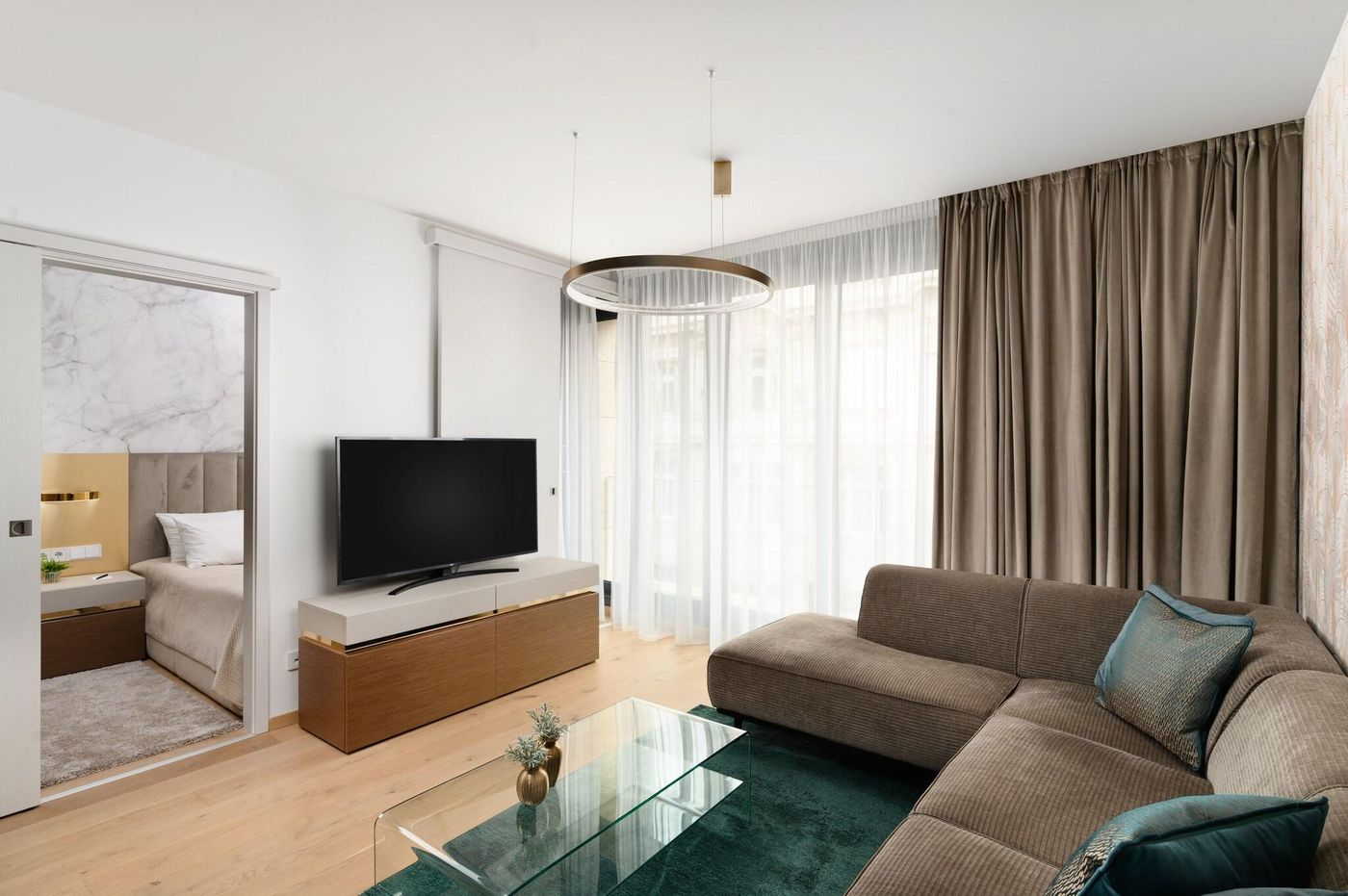 Hotel-Emerald---Suites-Room-33