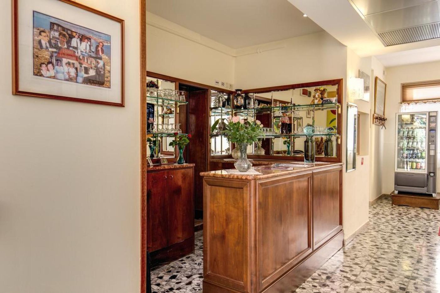 Dolomiti-Italy-Venezia-Lobby-3