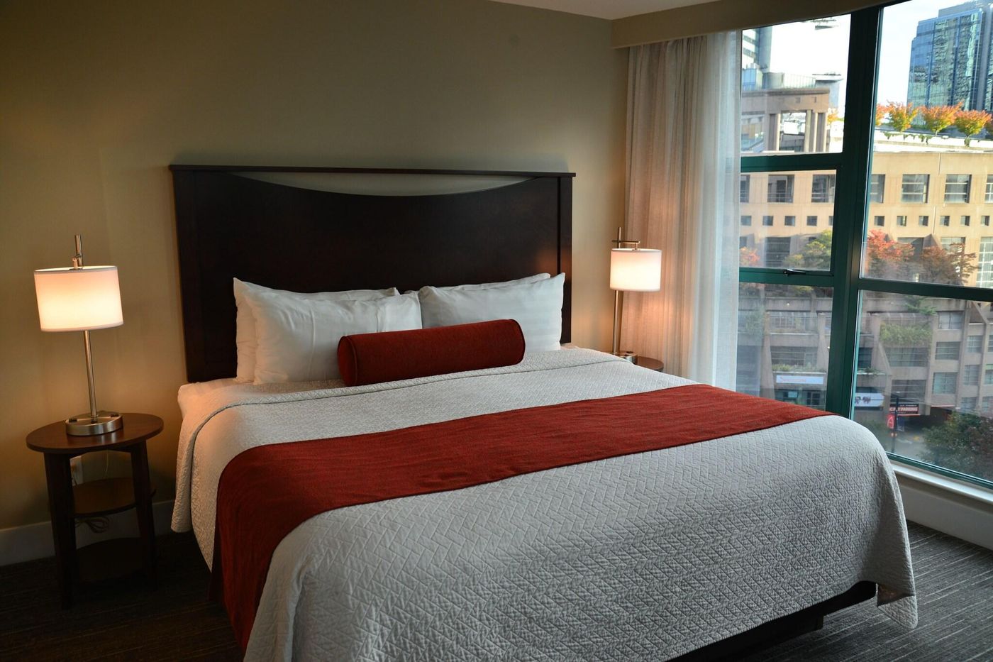 Rosedale-On-Robson-Suites-Hotel-Room-22