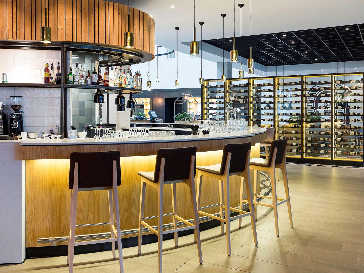 Novotel-Amsterdam-Schiphol-Airport-Bar-12