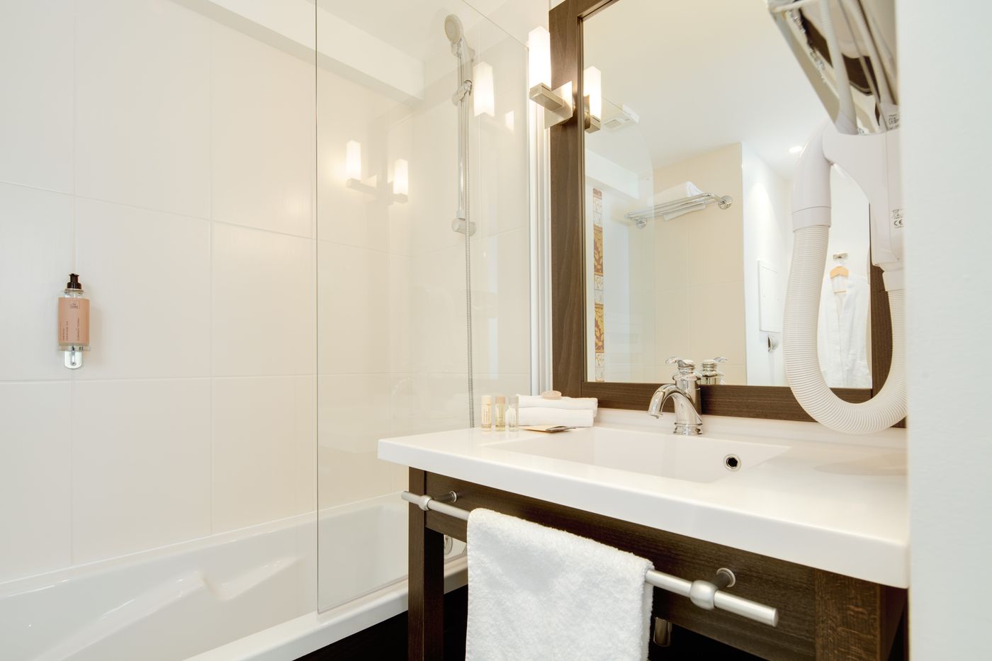 Seven Urban Suites Nantes Centre-France-NANTES-Room-10