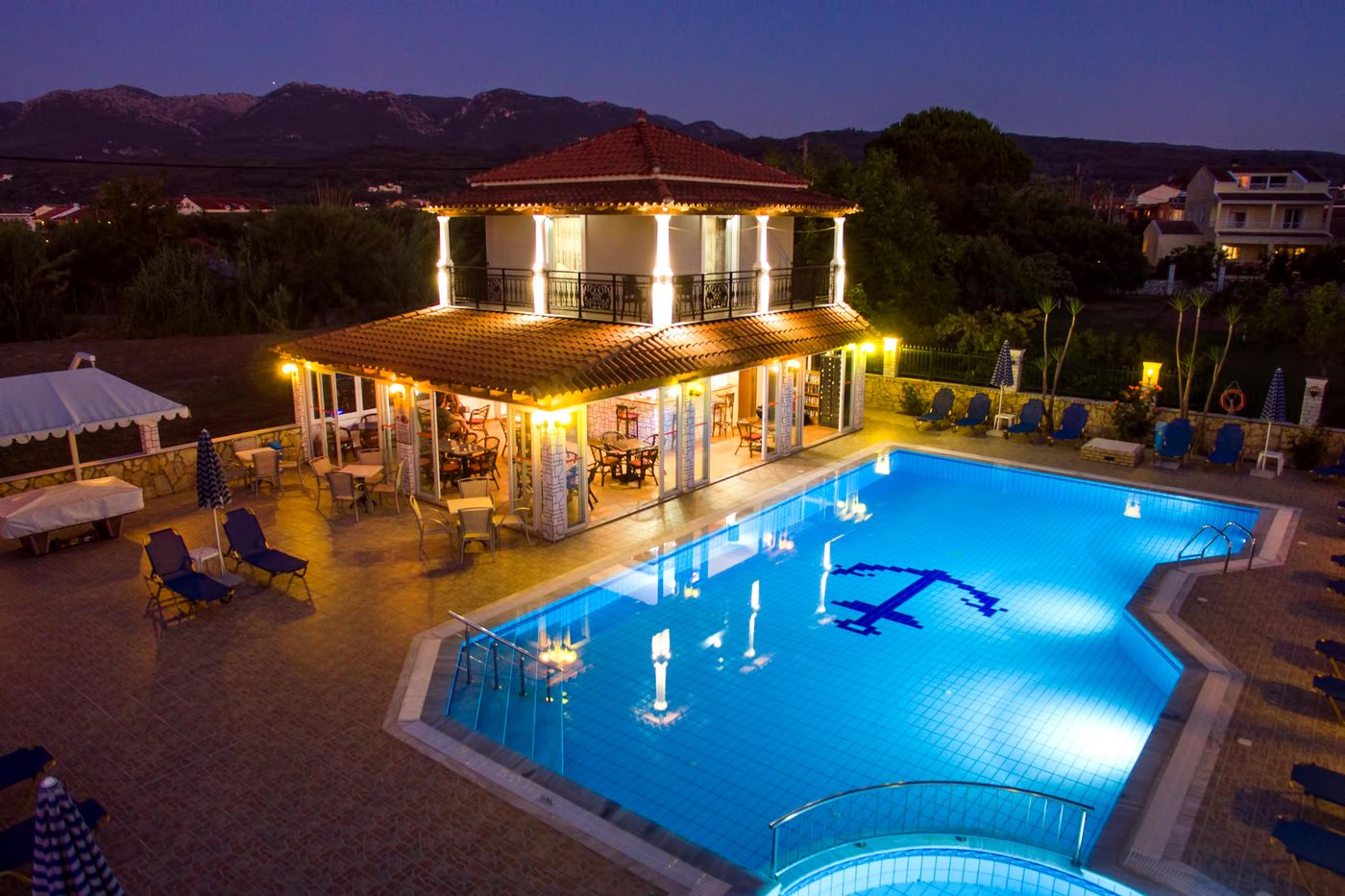 Makis-Studios---Apartments-Pool-3