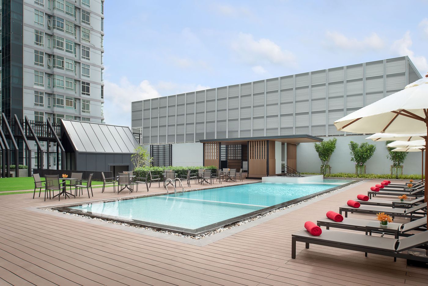Avani-Sukhumvit-Bangkok-Hotel-Pool-1
