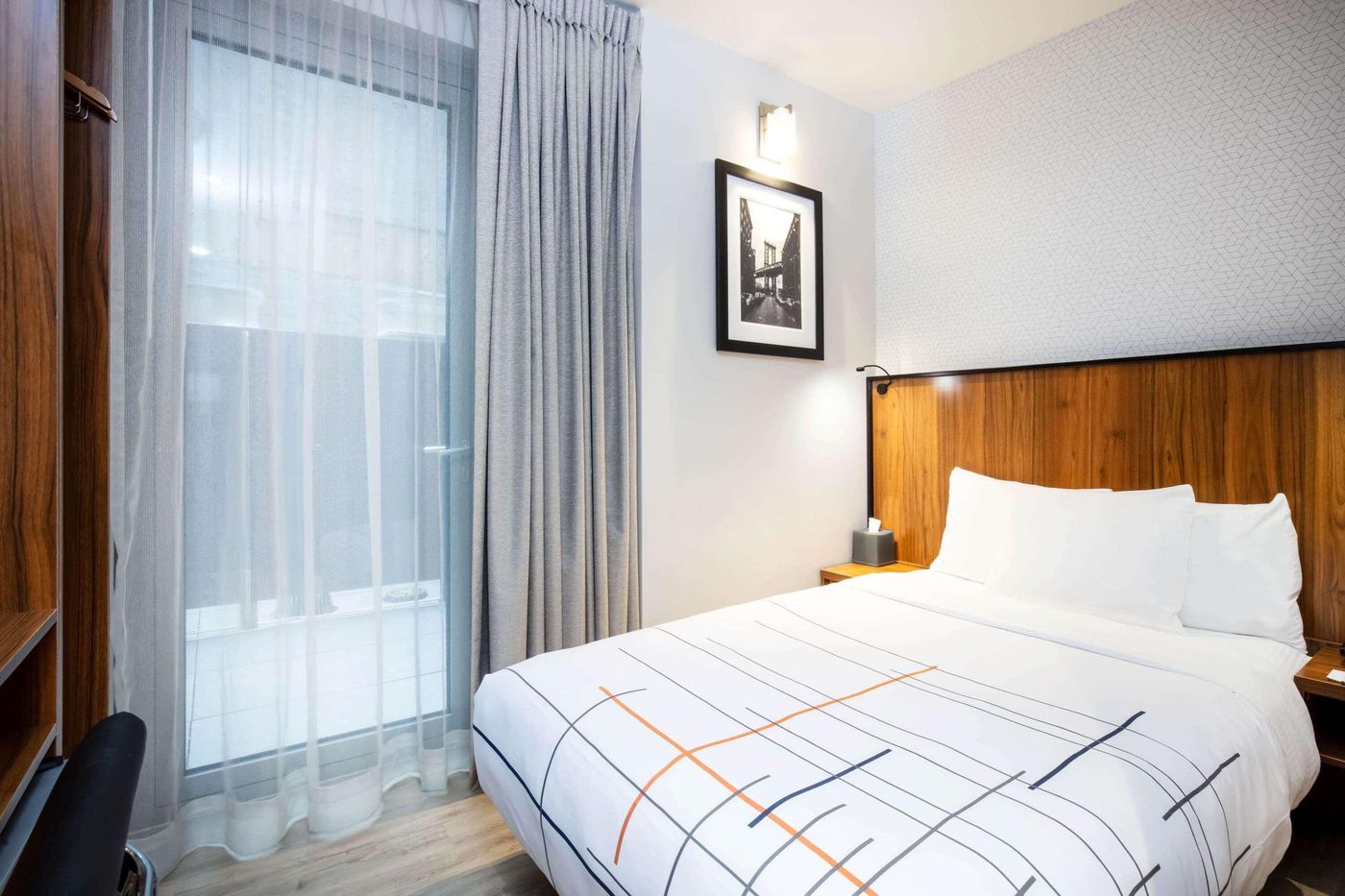 La-Quinta-Inn-and-Suites-Times-Square-South-Room-35