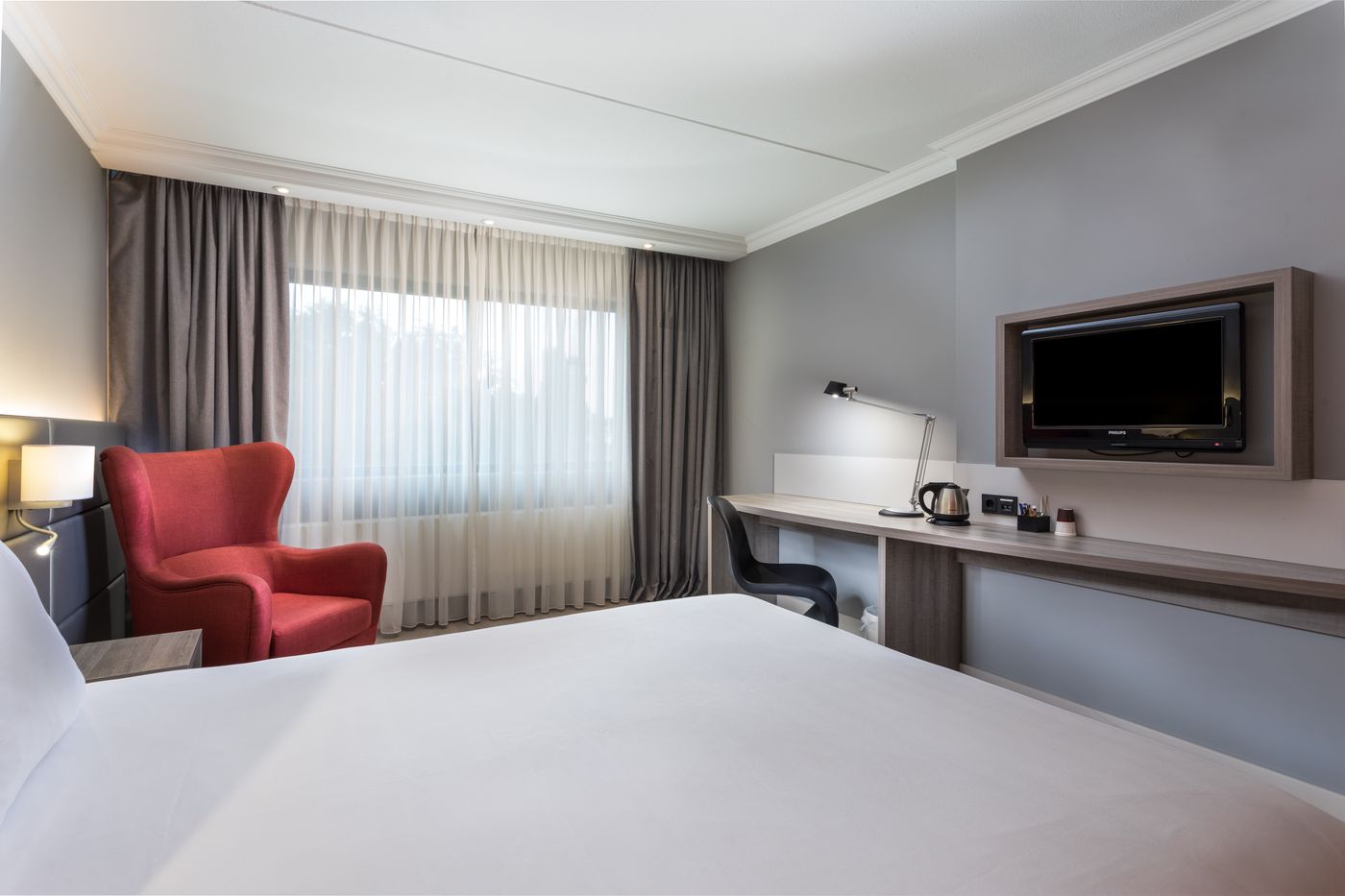 Ramada-by-Wyndham-Amsterdam-Airport-Schiphol-Room-20