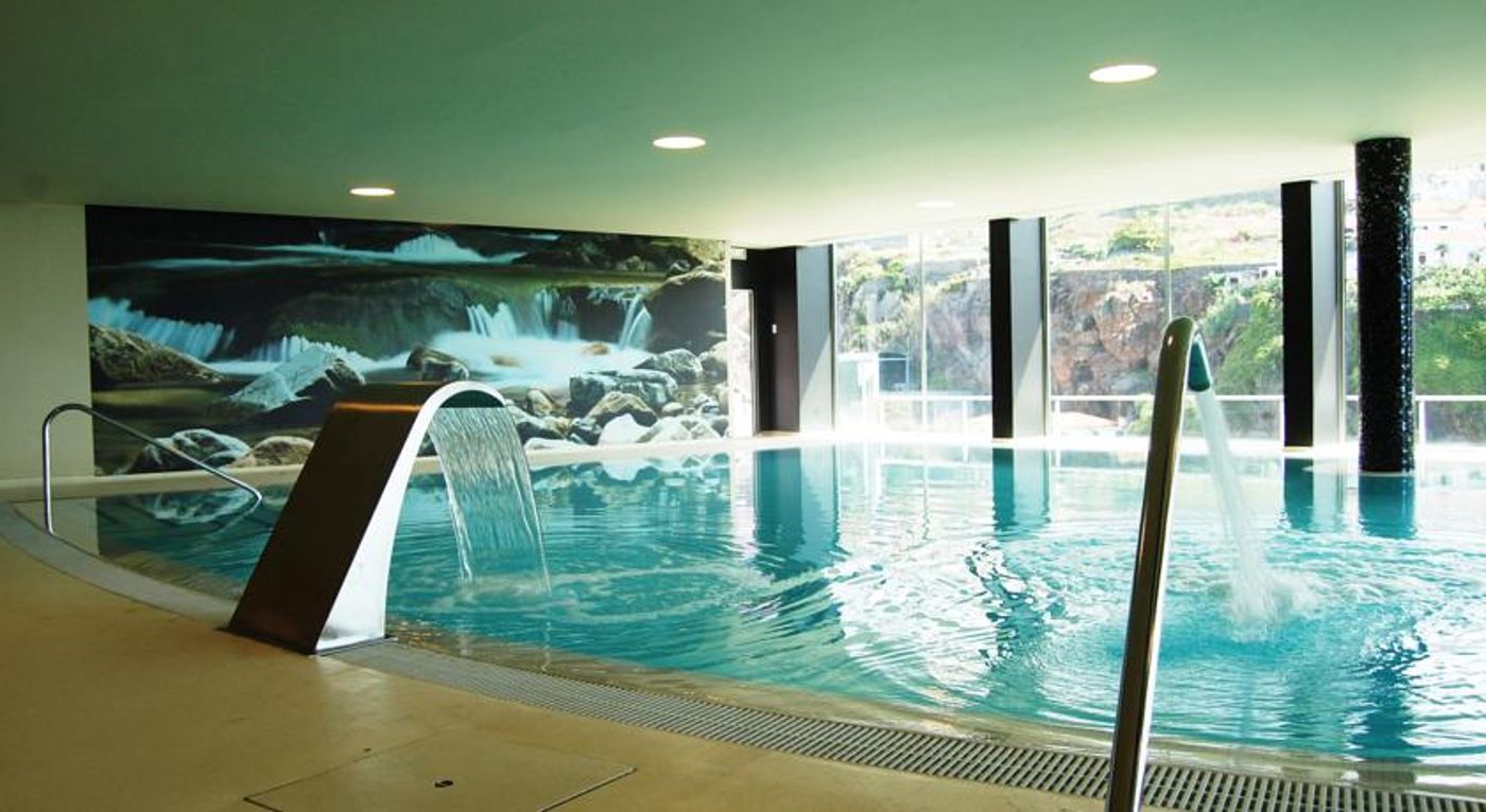 Fourviews Baia Hotel