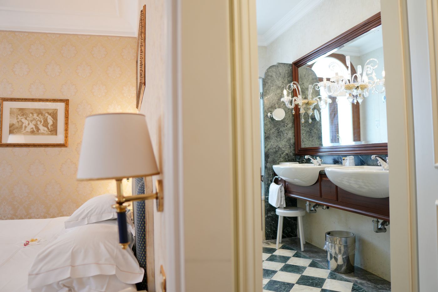 Hotel-Antiche-Figure-Room-48