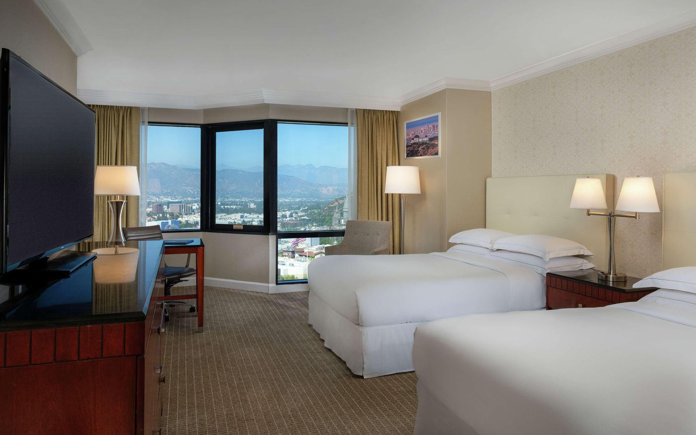 Hilton-Los-Angeles-Universal-City-Room-11