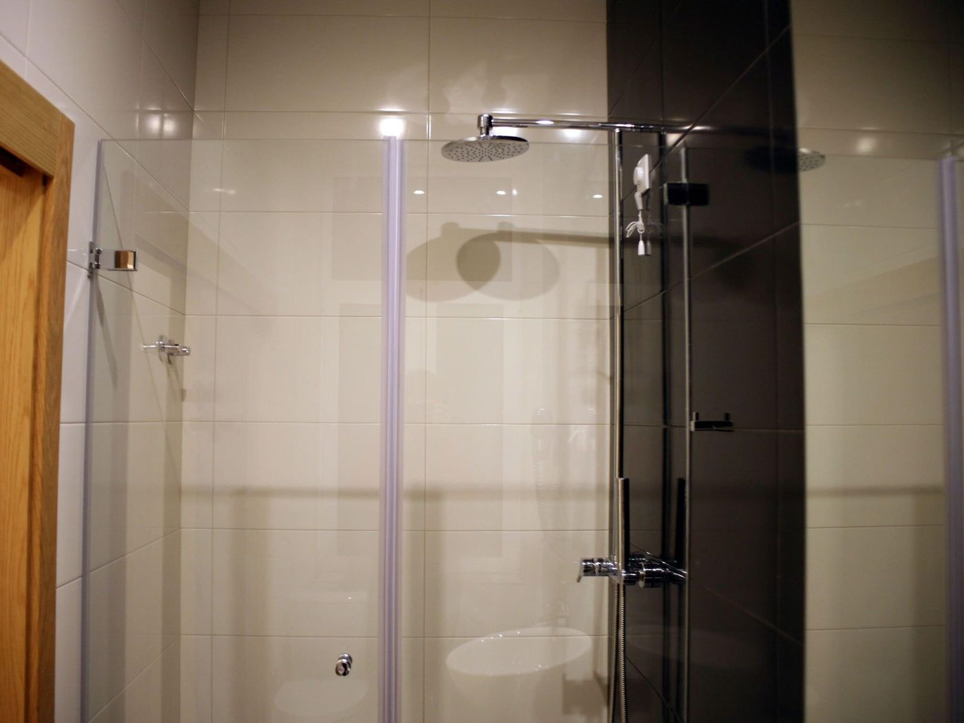 Lisbon-Style-Guesthouse-Room-22