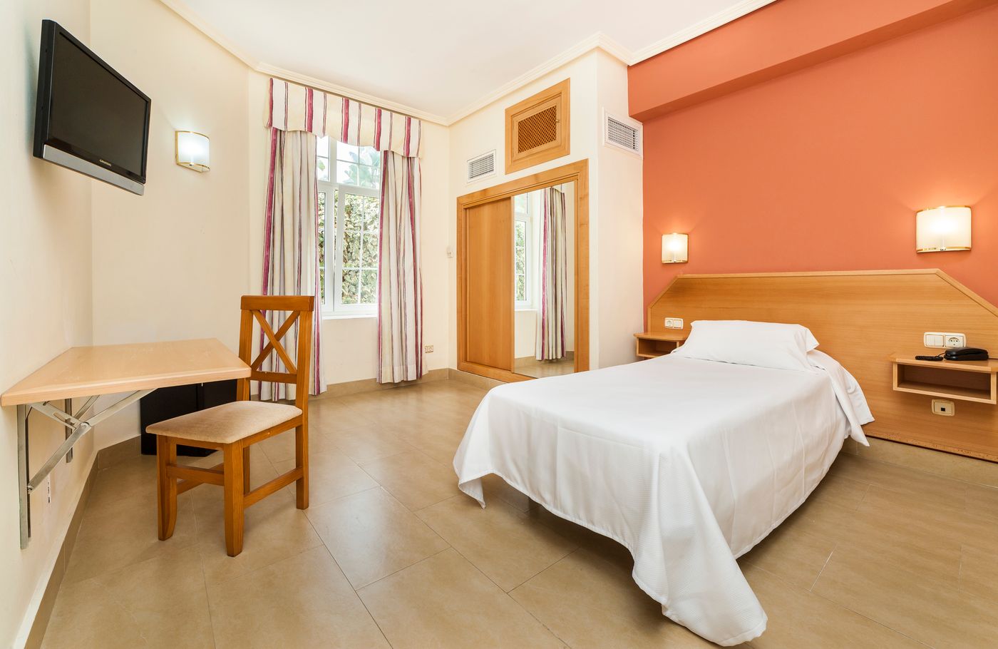 Hoteles-Globales-Reina-Cristina-Room-27