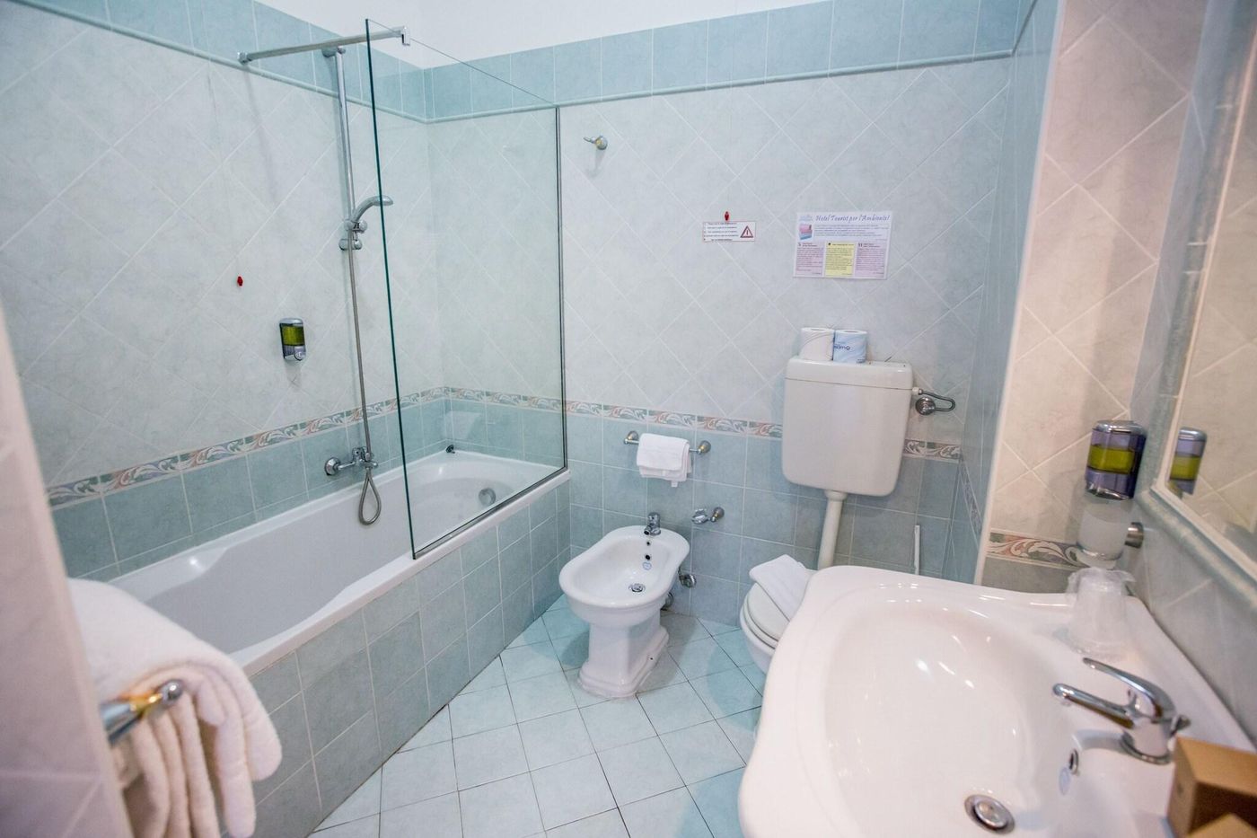 Hotel-Tourist-Room-42