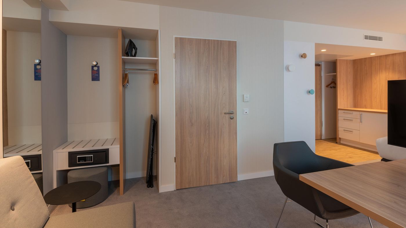 Holiday-Inn-Express-and-Suites-Potsdam-Room-10