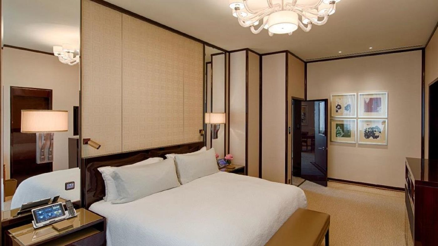 The-Peninsula-Hong-Kong-Room-33