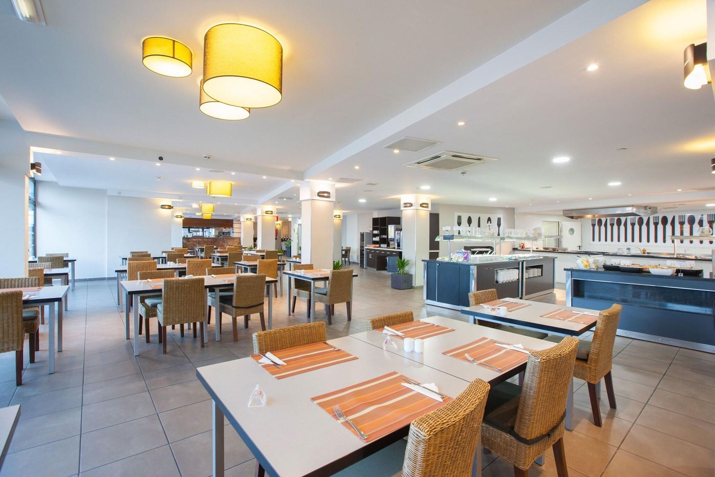 Revoli-Restaurant-32