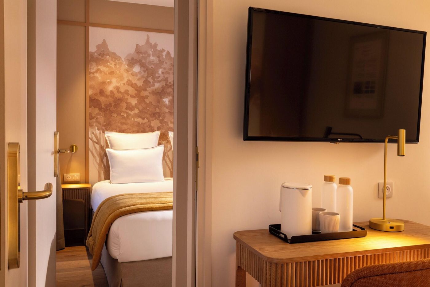 Hotel-Le-Cardinal-Room-16