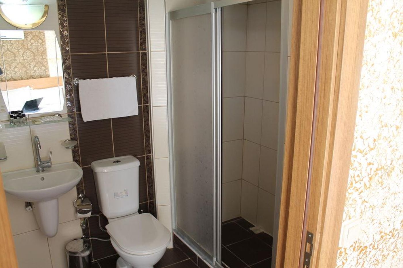 Istanbul-Dedem-Hotel-Room-16