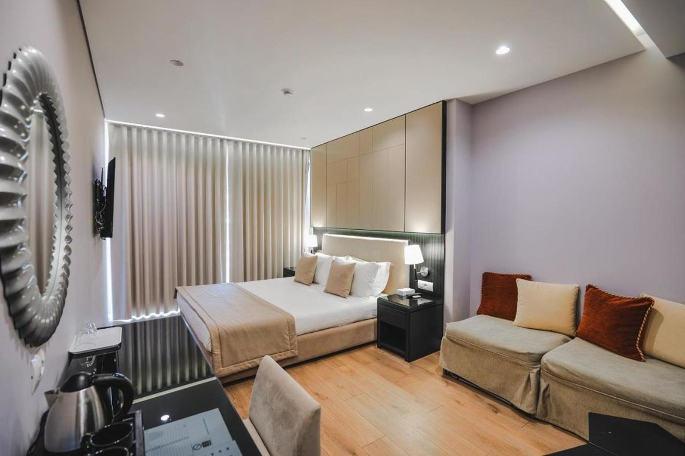 Hotel Oasis 12.12.25