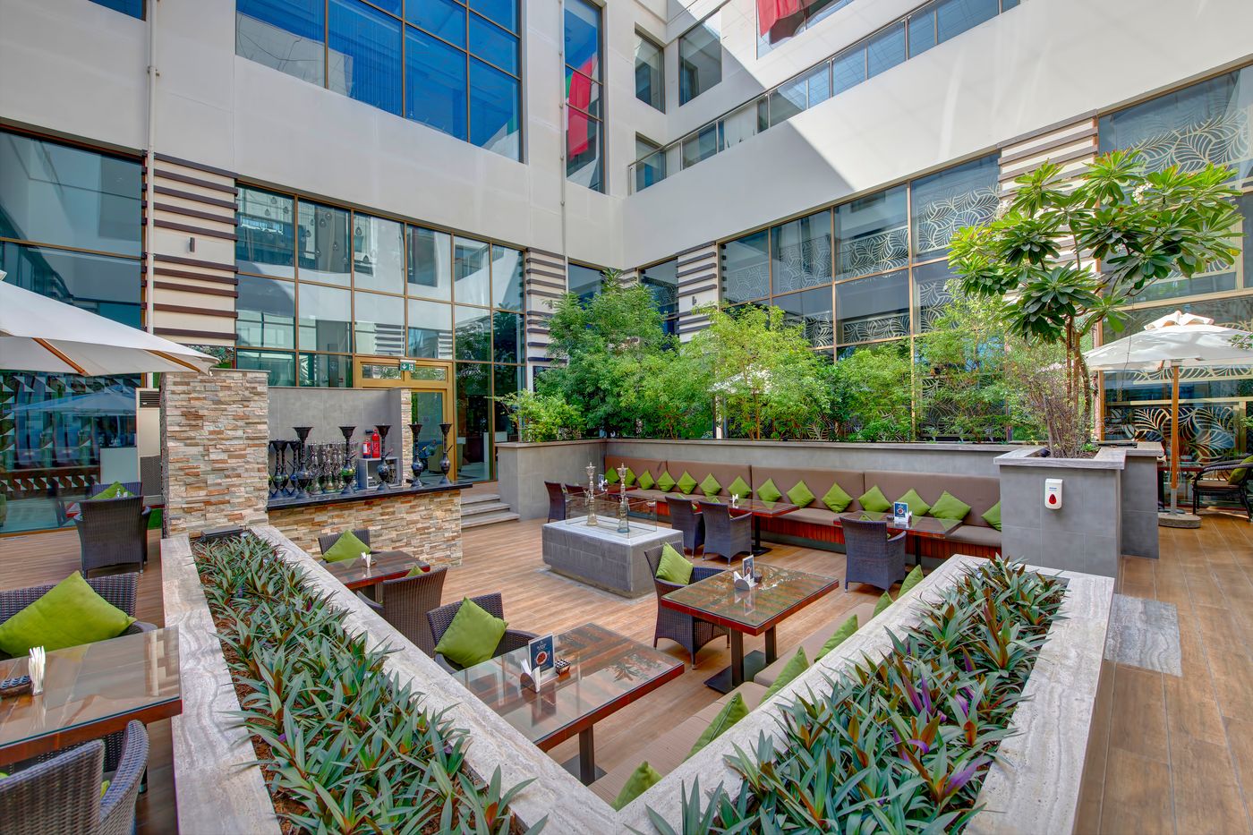 Metropolitan-Hotel-on-Sheikh-Zayed-Road-Dubai-Restaurant-23