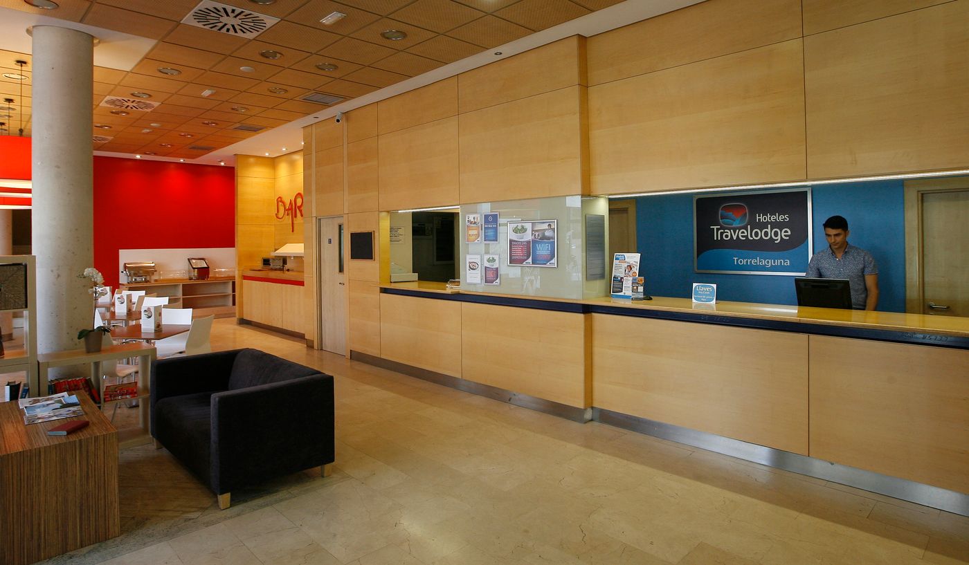 Travelodge-Torrelaguna-Lobby-5