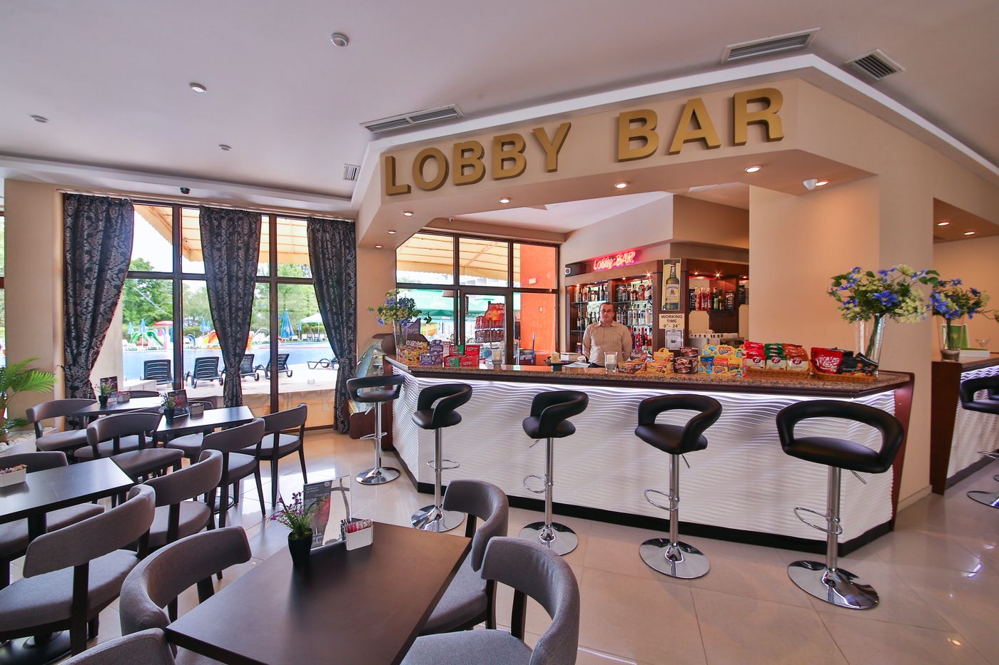 Prestige-Hotel---Aquapark-Bar-51