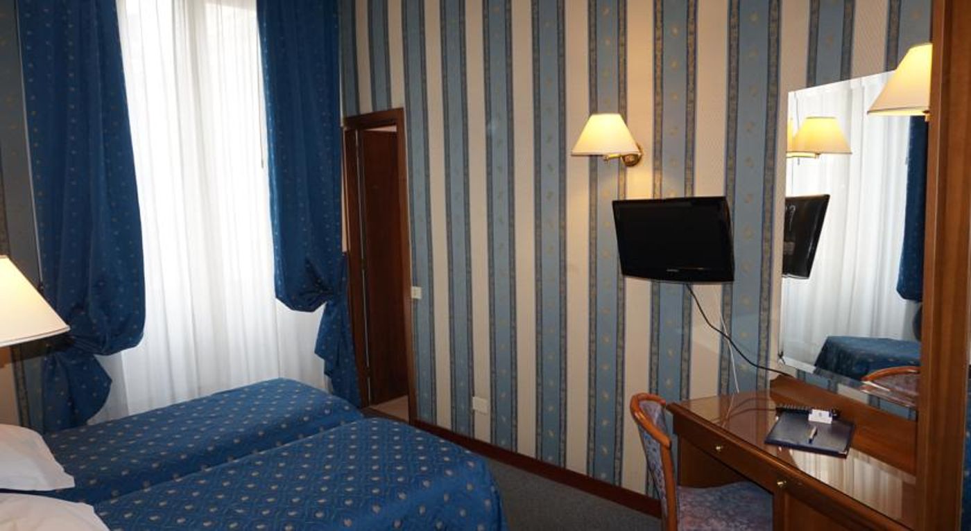 Hotel-Montecarlo-Room-13