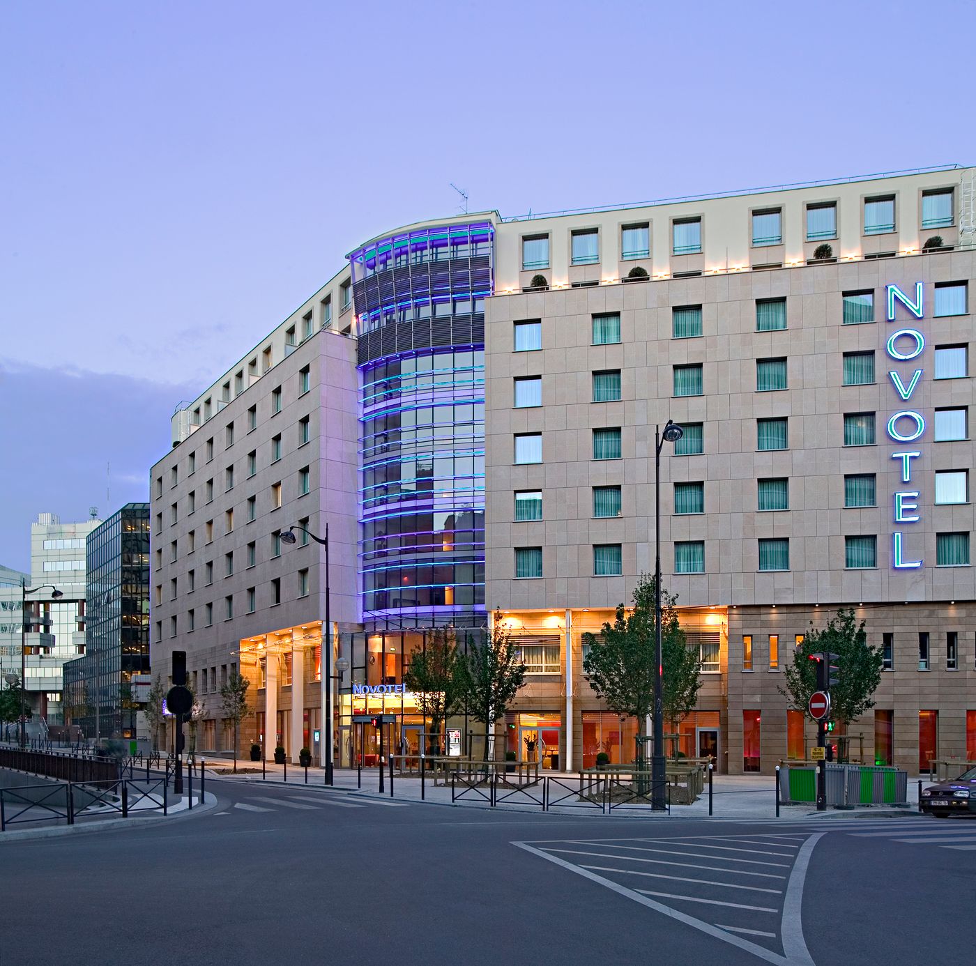 Novotel-Paris-Centre-Gare-Montparnasse-General-view-2