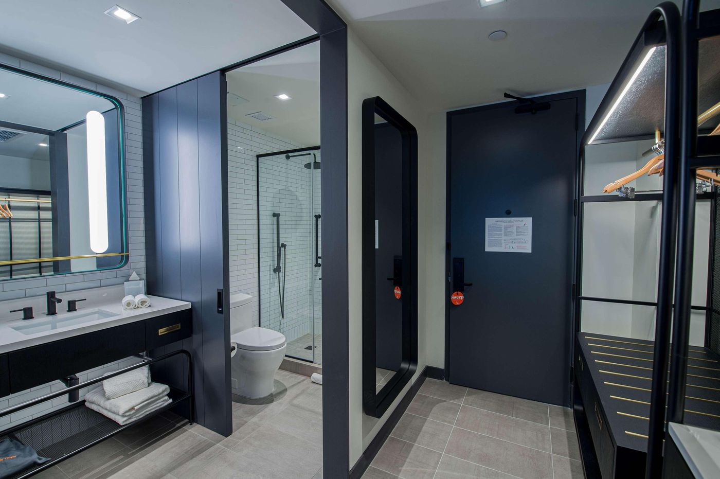 Canopy-by-Hilton-Jersey-City-Arts-District-Room-42