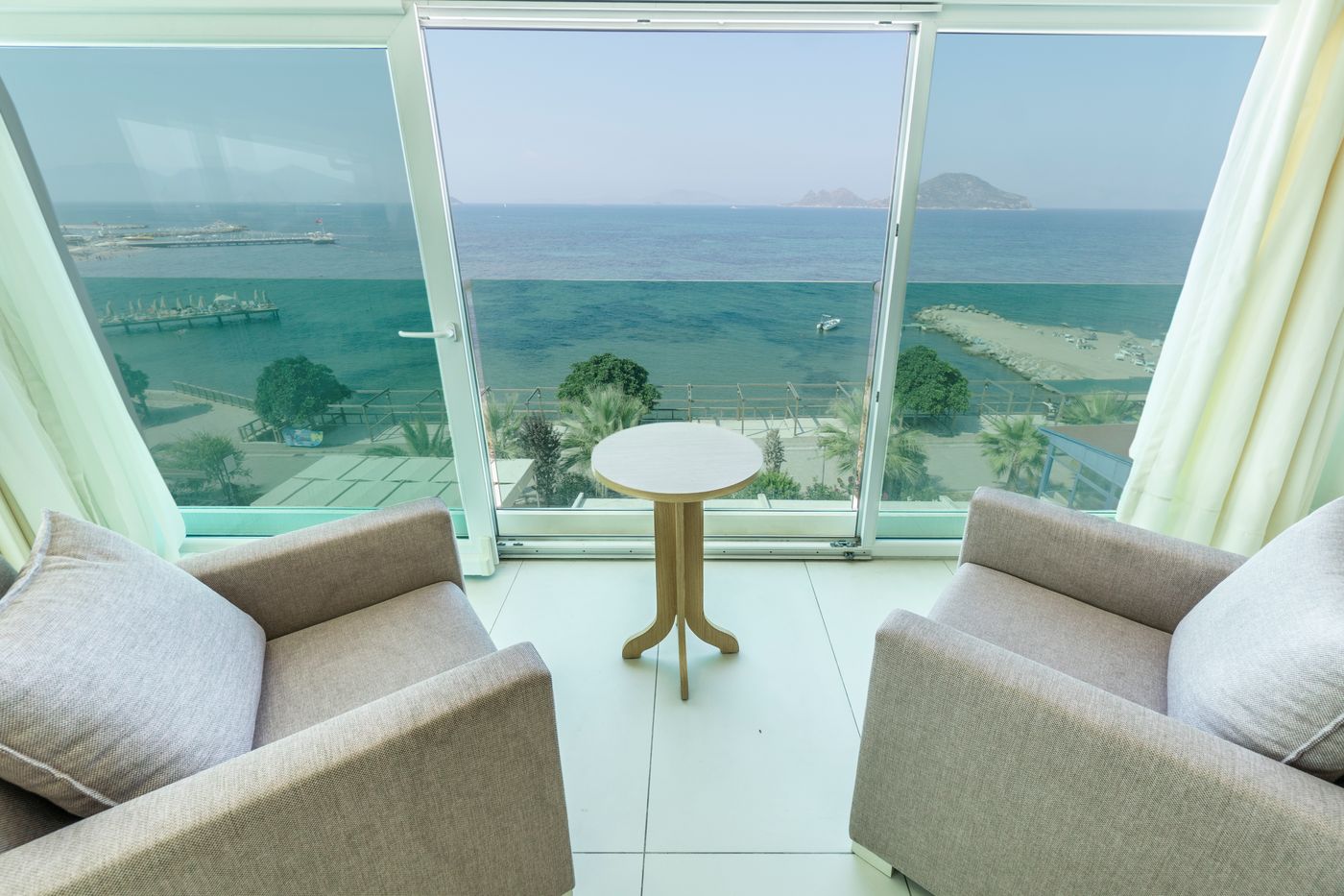 Dragut-Point-North-Hotel-Room-25