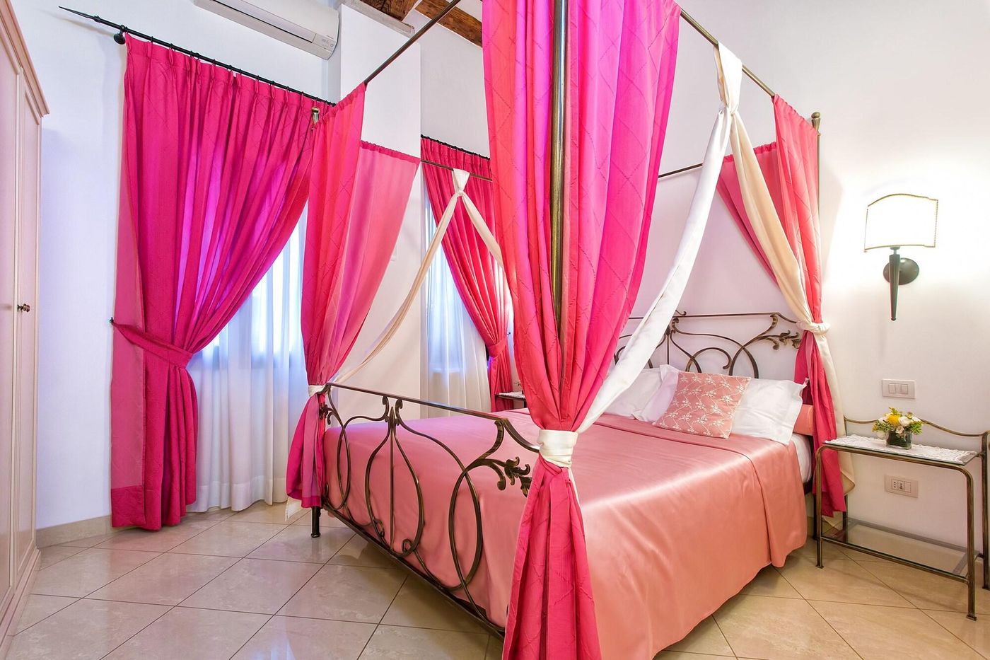 Alla-Vite-Dorata-Room-25