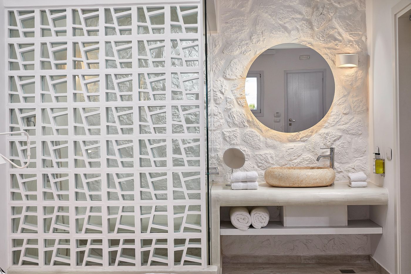 Petri-Suites-Room-46