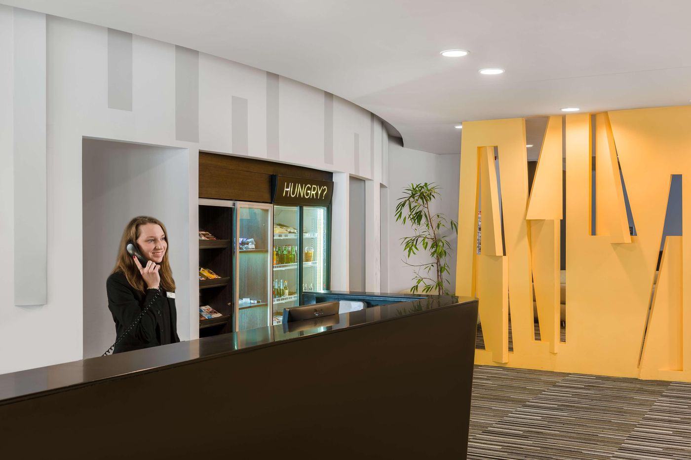 Park-Inn-by-Radisson-Budapest-Lobby-6