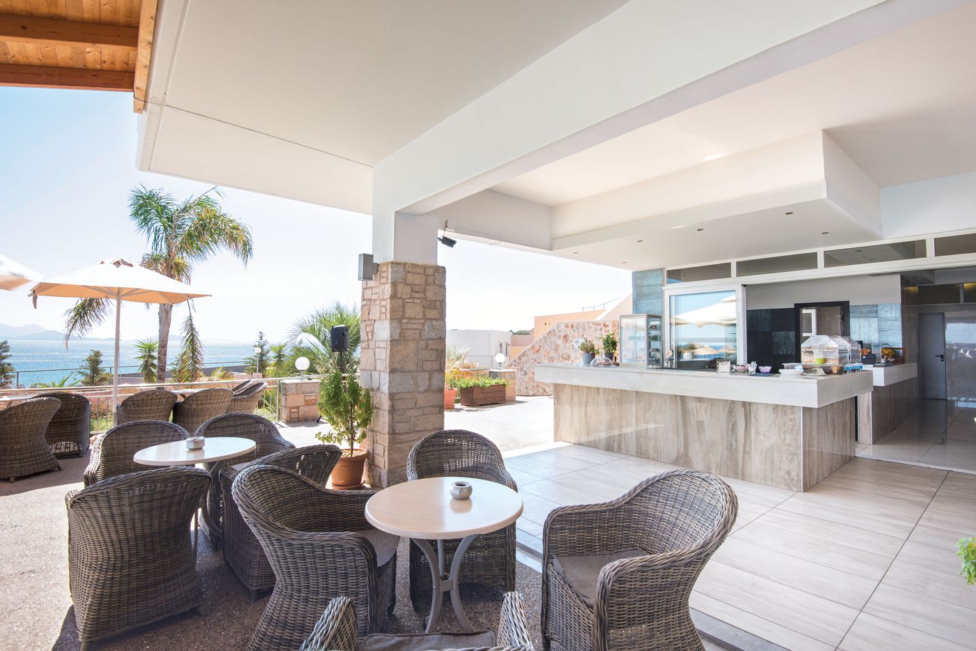 Grand-Blue-Beach-Hotel-Bar-24