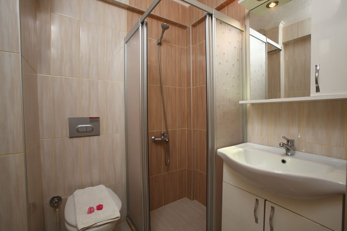 Summer-Garden-Apart-Room-20