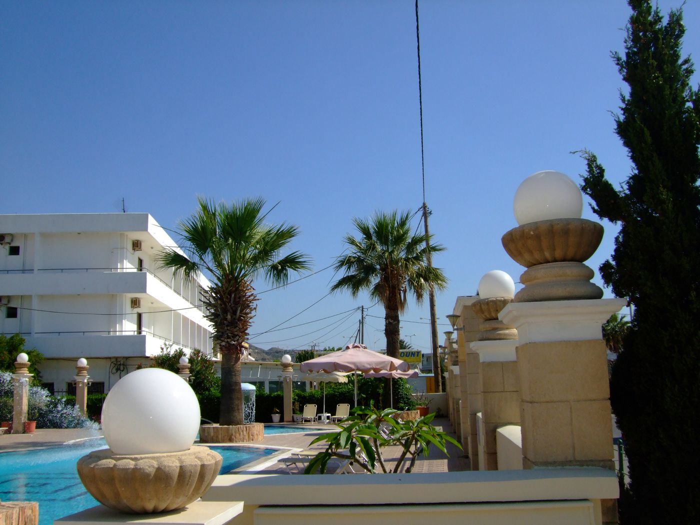 Antonios-Hotel-Pool-1