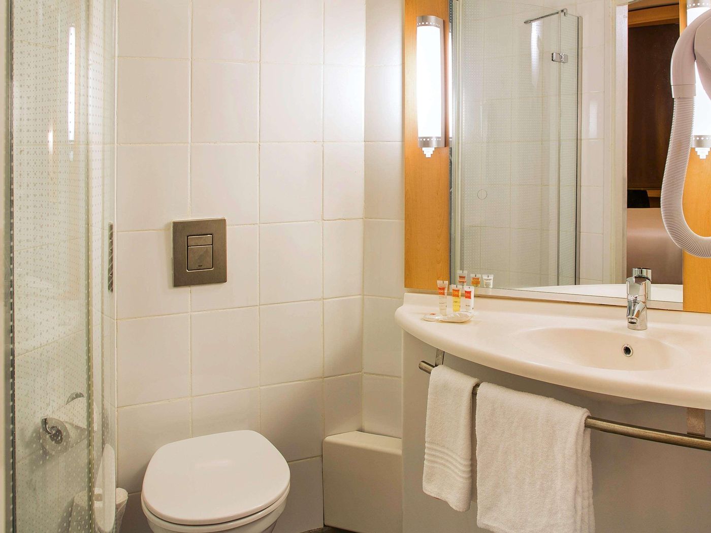 ibis-Amsterdam-Centre-Room-63