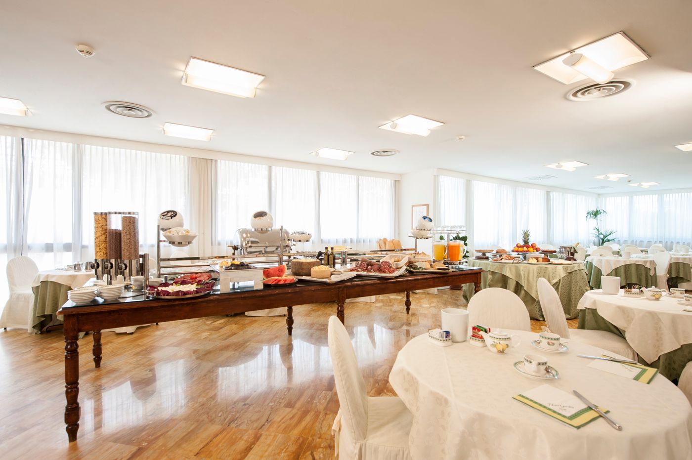 Garden-Restaurant-10