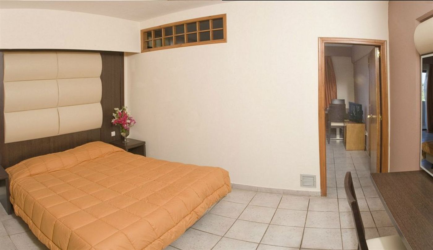 The-Residence-Room-15