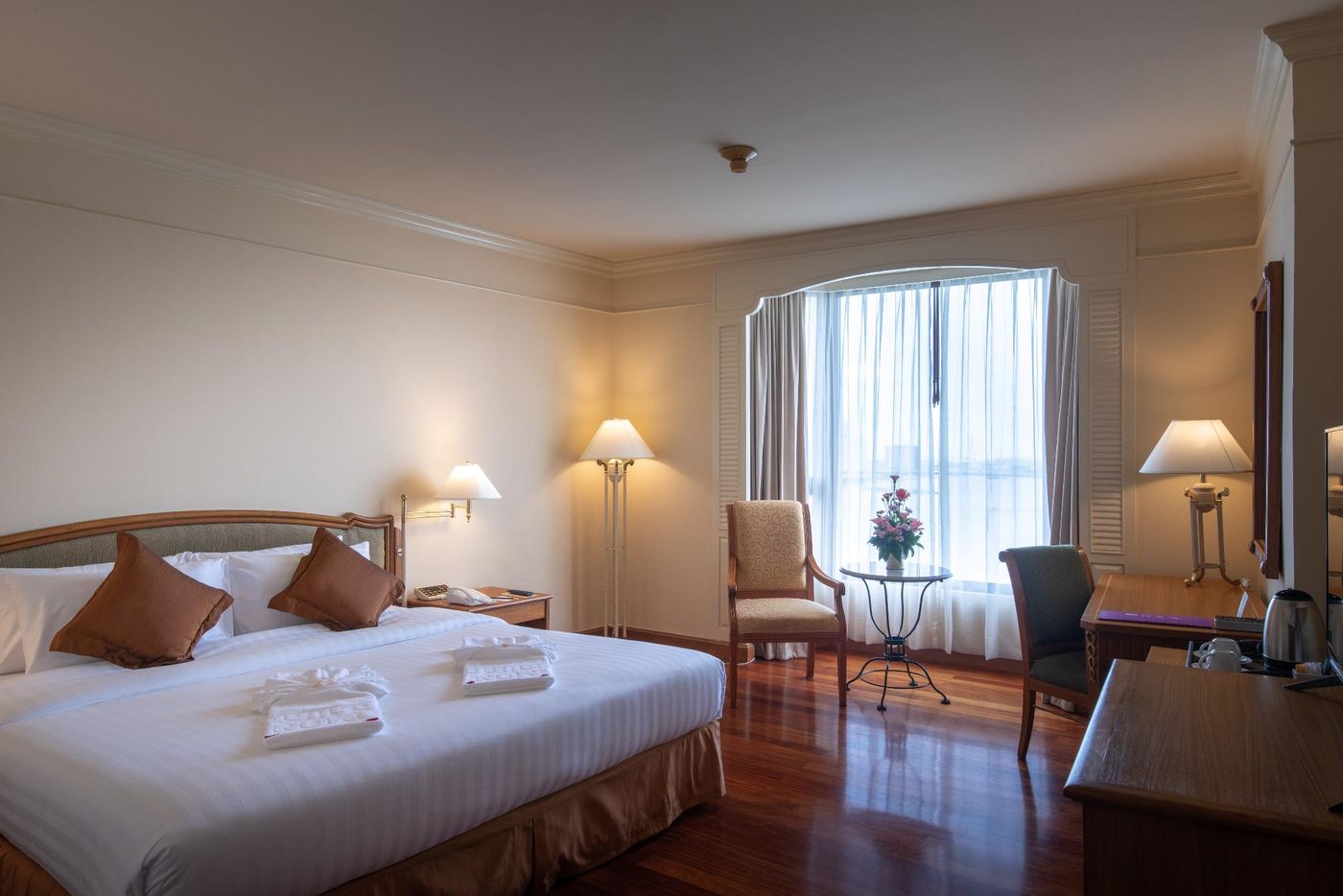 Montien-Riverside-Bangkok-Hotel-Room-27