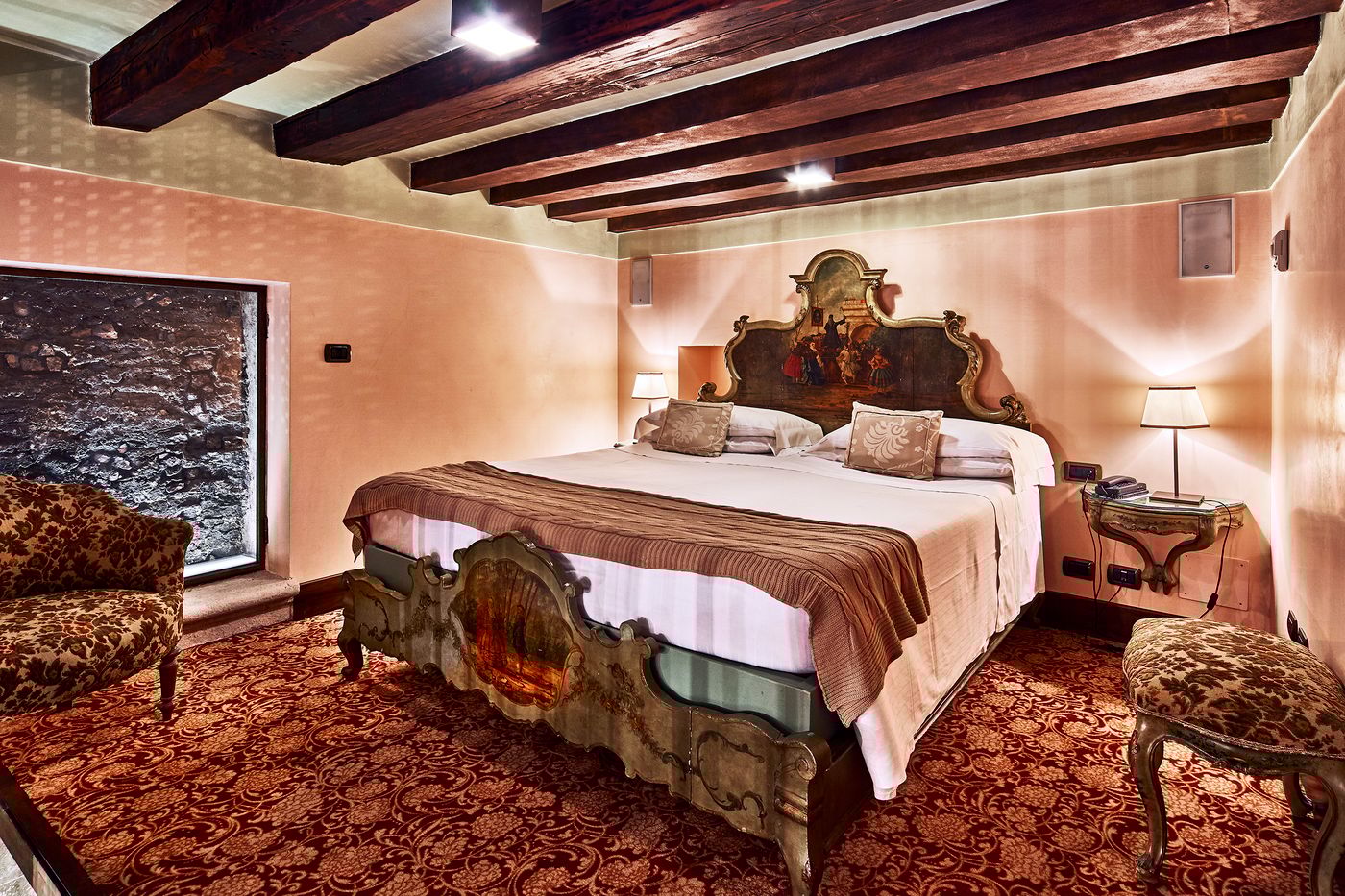 Saturnia---International-Room-27