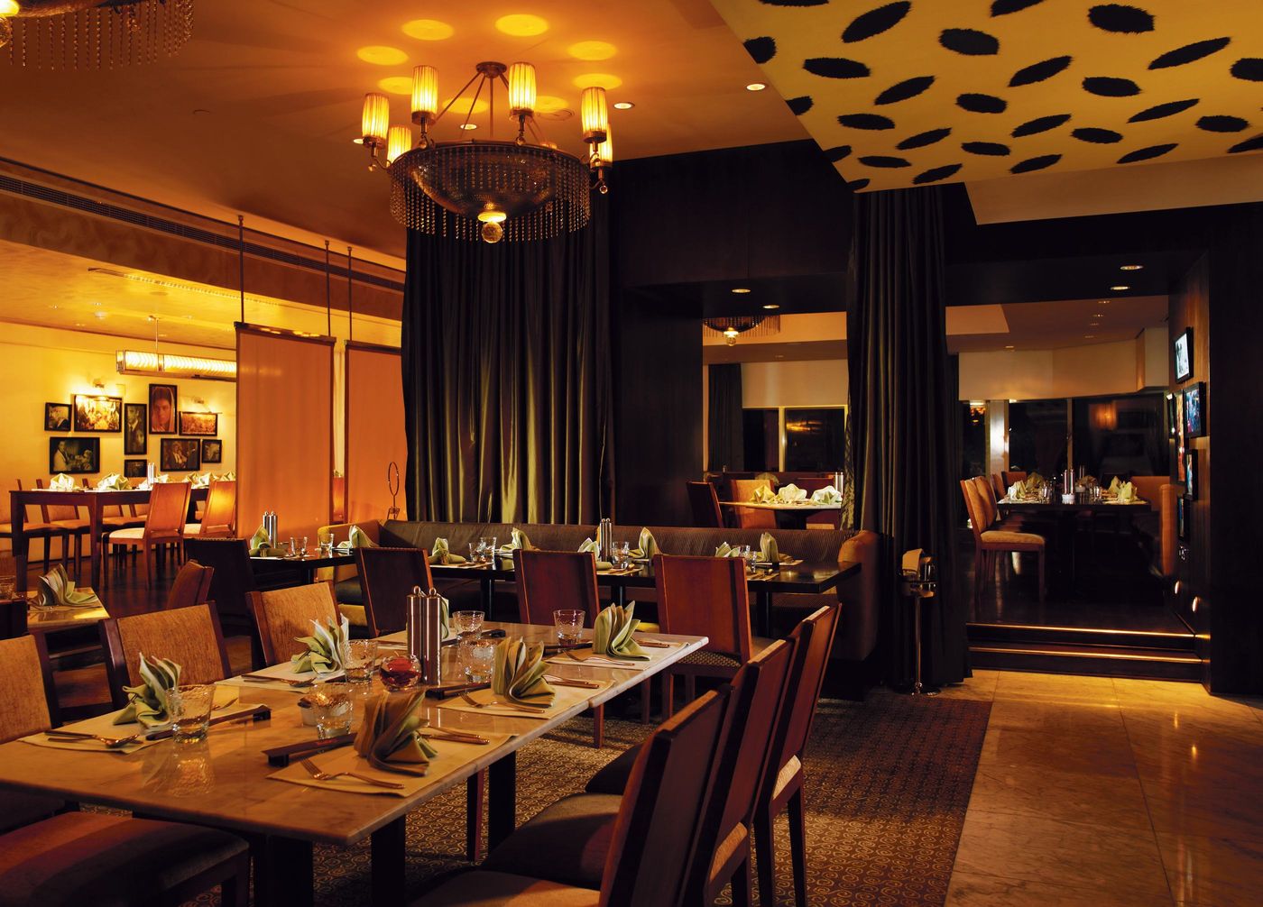 Towers-Rotana-Restaurant-44