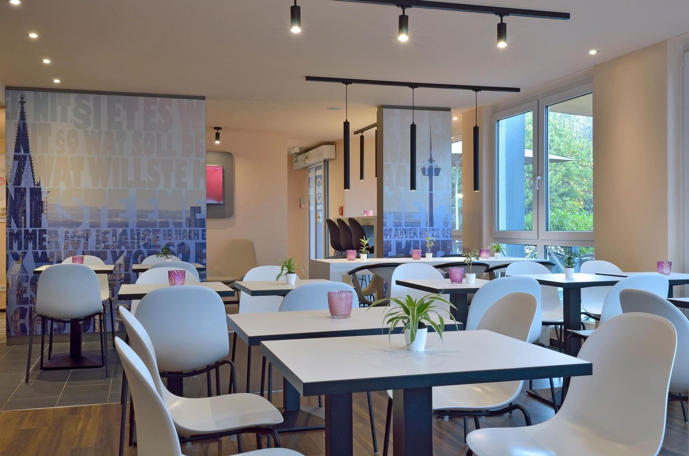 B-B-Hotel-Koln-West-Restaurant-14