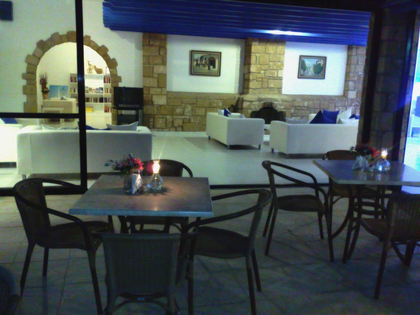 Hilltop-Gardens-Bar-22