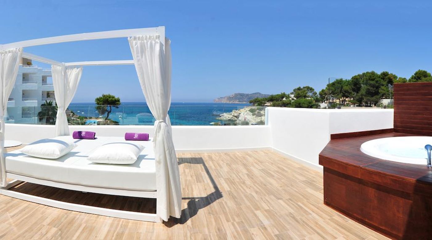 FERGUS Style Cala Blanca Suites