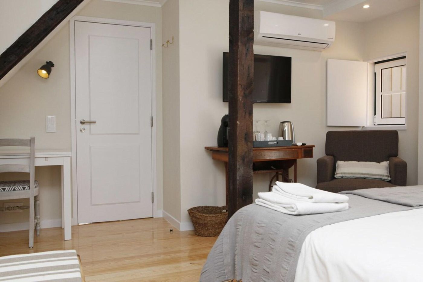 Flores-Guest-House-Room-60