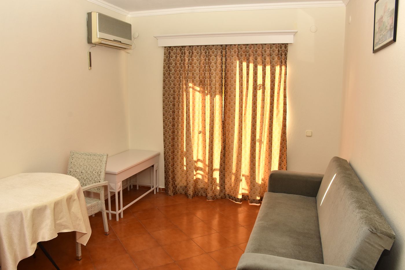 Club Dante Apartments