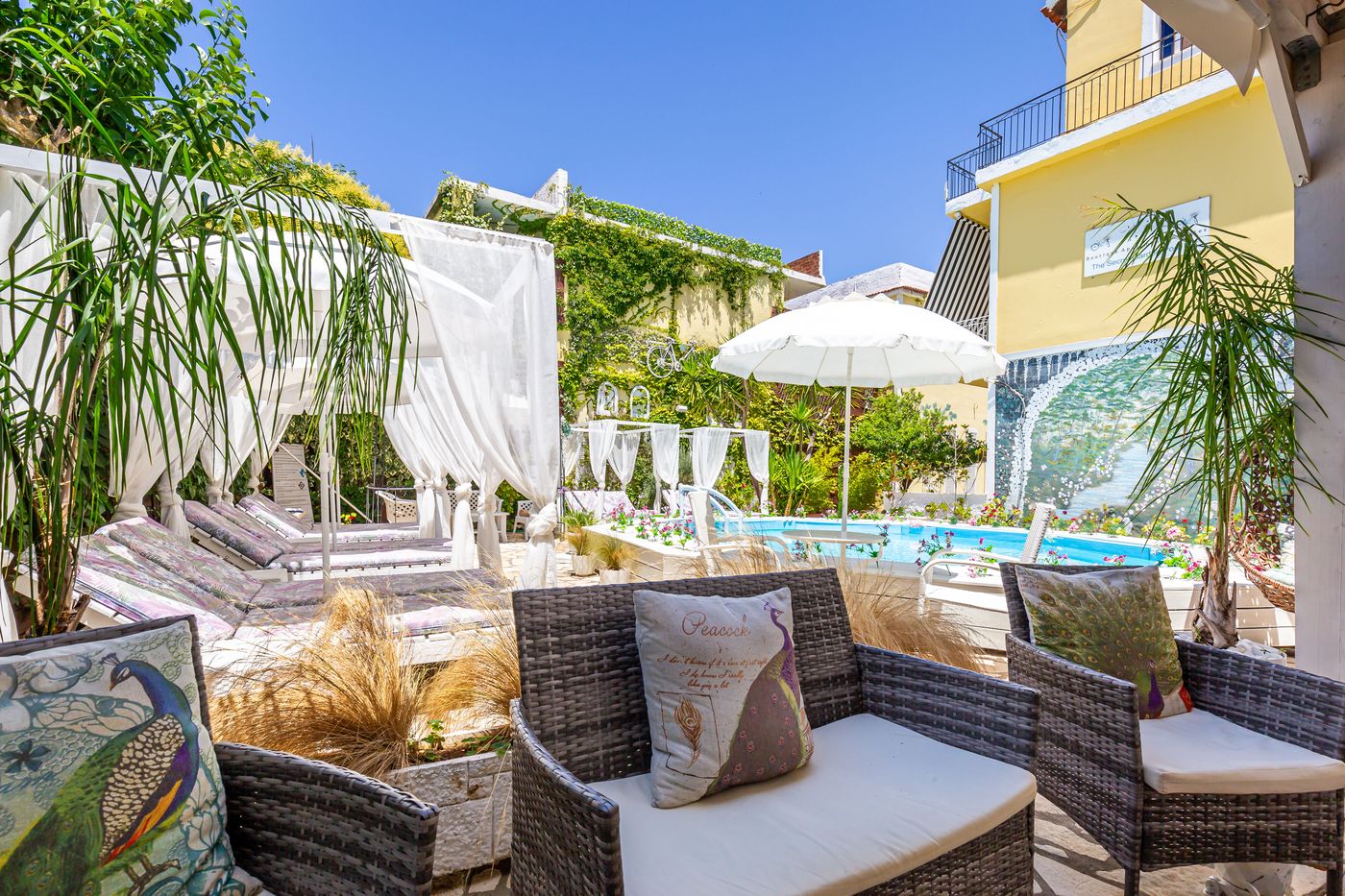 V-A--Boutique-Apartments-and-Suites-Bar-8