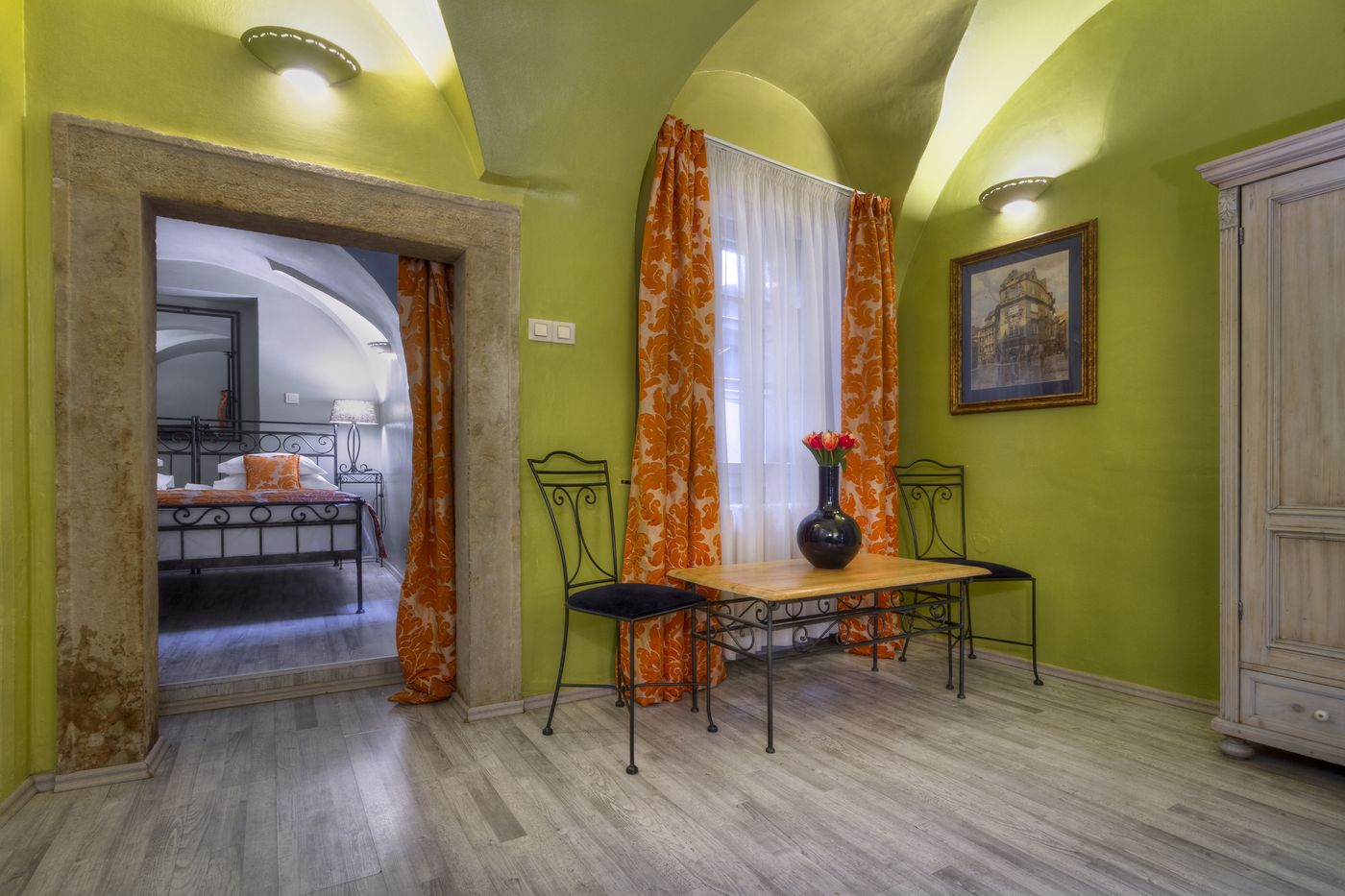 Black-Star-Suites-Room-10