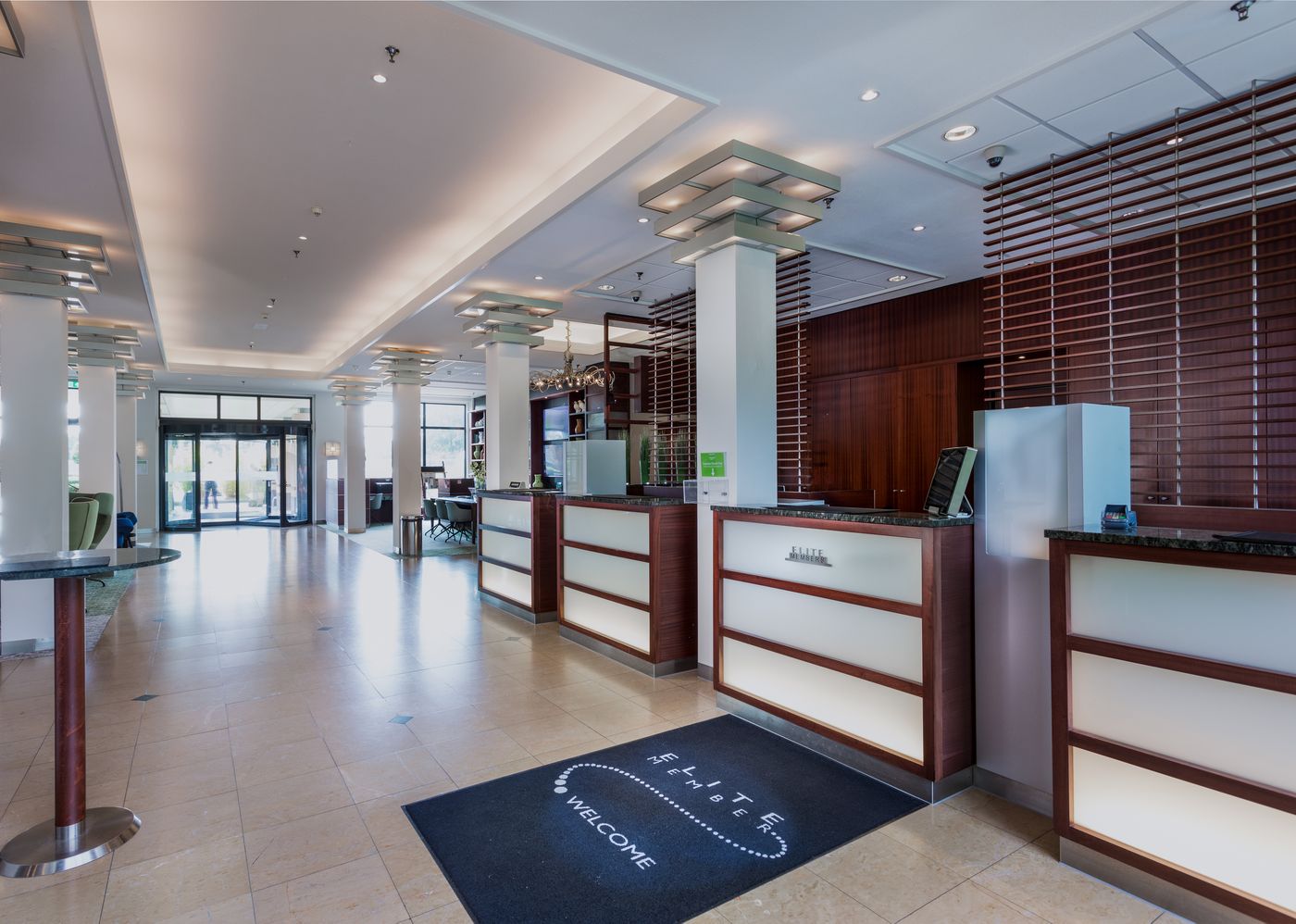 Courtyard-Amsterdam-Airport-Lobby-4