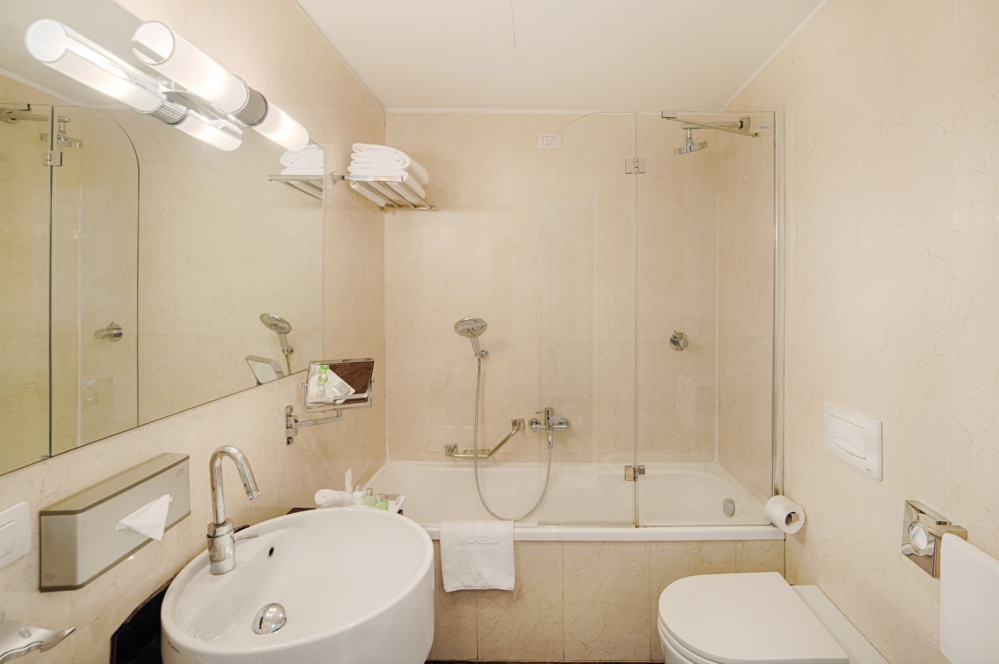 NH-Collection-Roma-Giustiniano-Room-52