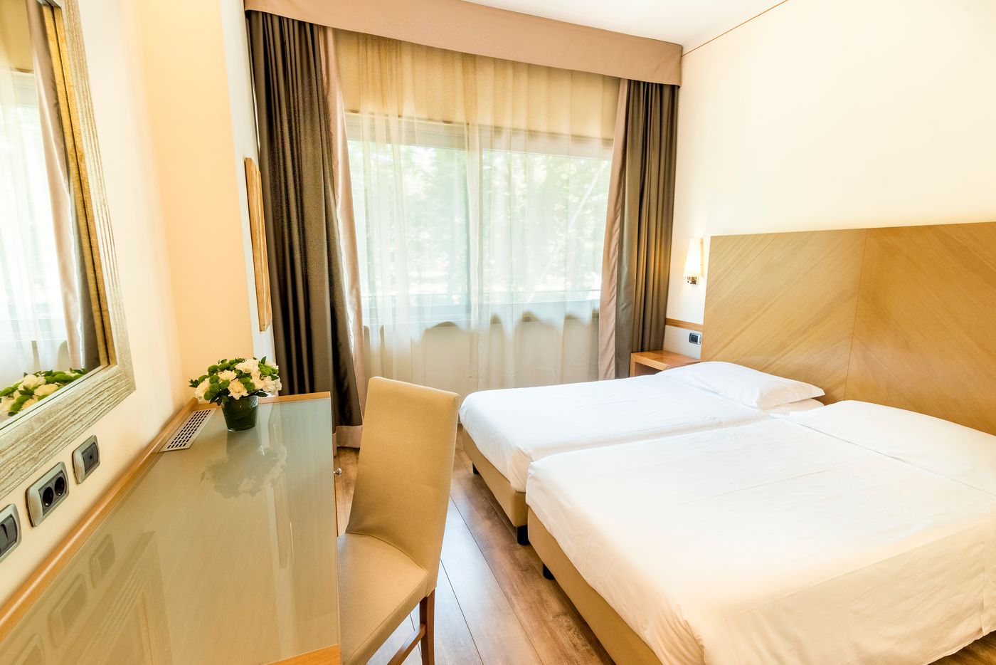 Grand-hotel-Mediterraneo-Room-40